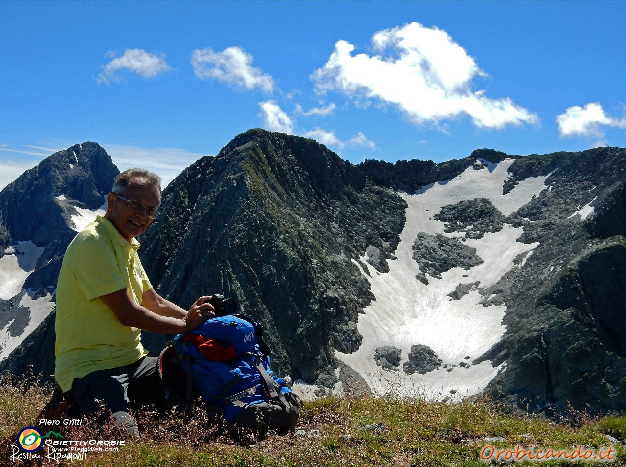 66 Da sfondo Monte Aga e Pizzo del Diavolo.jpg